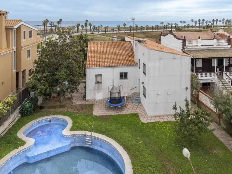 Casa frente a la playa del Arenal en Burriana