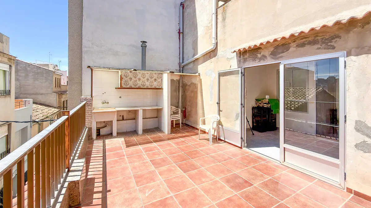 Casa a la venta en Burriana - Gran terraza privada exterior soleada, ideal para zona chill-out en segunda planta