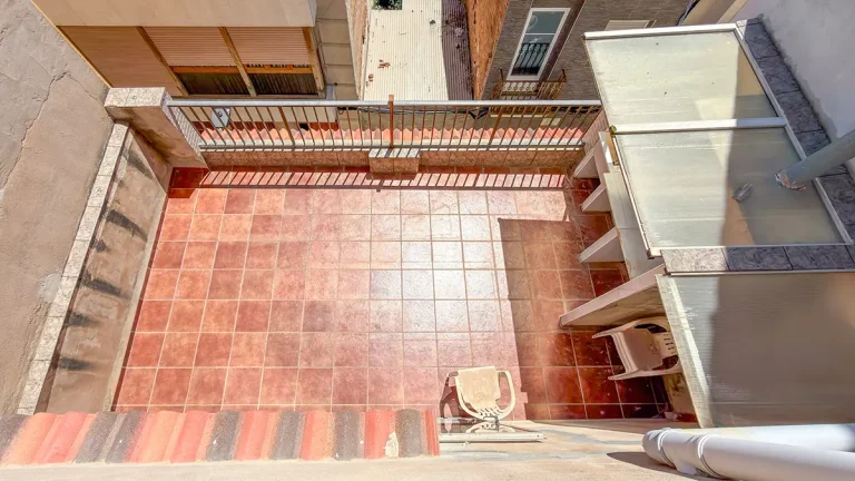 Casa a la venta en Burriana - Gran terraza privada exterior soleada, ideal para zona chill-out en segunda planta