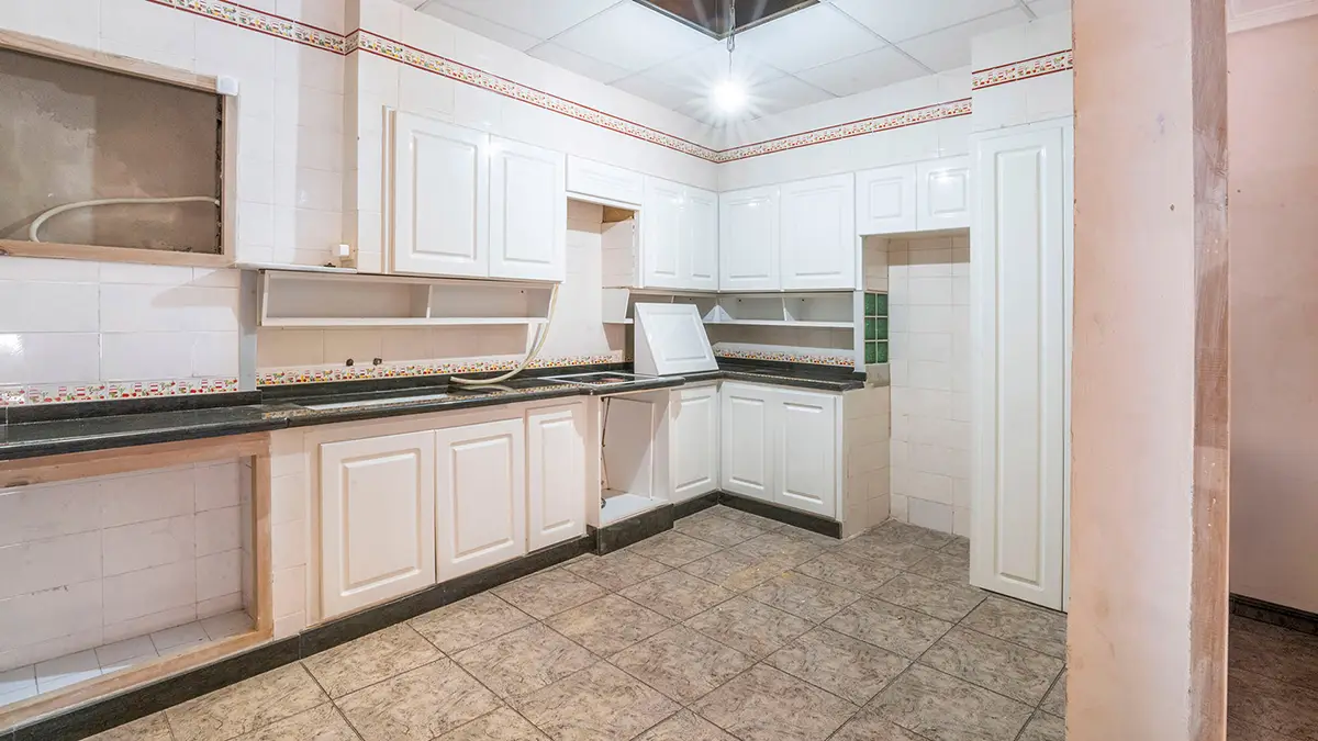Casa a la venta en Burriana - cocina muy espaciosa en planta baja lista para proyecto de actualización