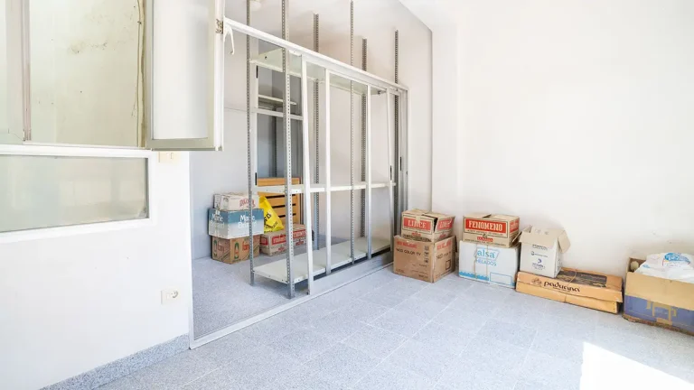 Casa a la venta en Burriana - Sala polivalente y luminosa con acceso directo a la terraza mediante puerta corredera
