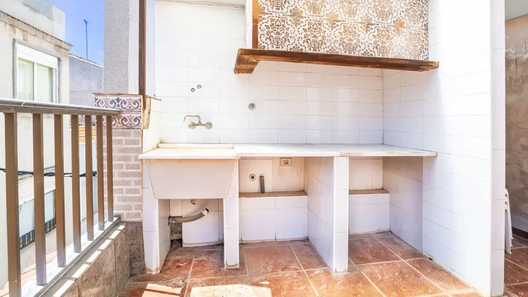 Casa a la venta en Burriana - Gran terraza privada exterior soleada, ideal para zona chill-out en segunda planta