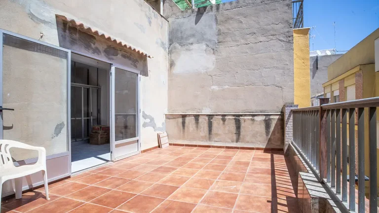 Casa a la venta en Burriana - Gran terraza privada exterior soleada, ideal para zona chill-out en segunda planta