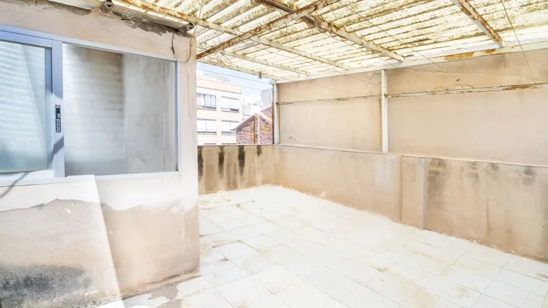 Casa a la venta en Burriana - Amplia azotea solárium abierta con total privacidad en la última planta de la casa